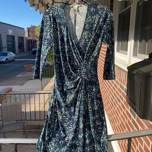 Laundry sz 2 stretch mini dress